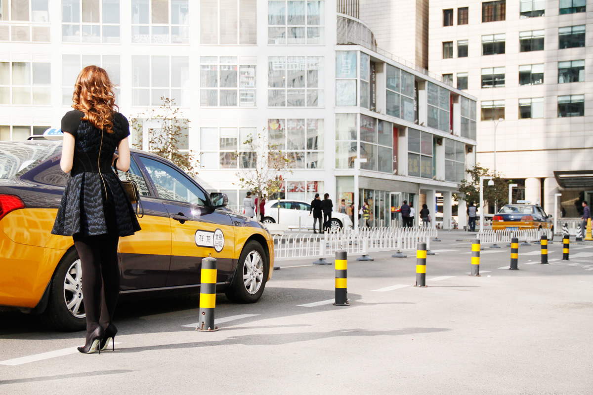 taxi beijing cina lady fur